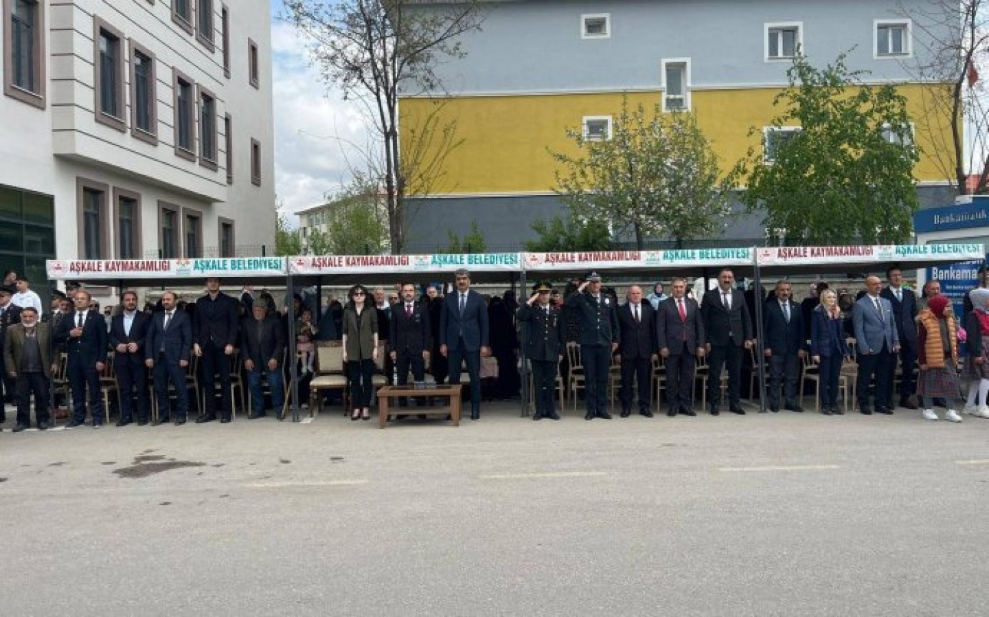 19 Mayıs Atatürk\'ü Anma, Gençlik ve Spor Bayramı İlçemizde coşkuyla kutlandı. Programa Kaymakamımız Sn Emre OĞUZTÜRK, Belediye Başkanı Sn Şenol POLAT, Cumhuriyet Başsavcısı Sn Hilal UMAY, İlçe protokolü ve vatandaşlar katıldı