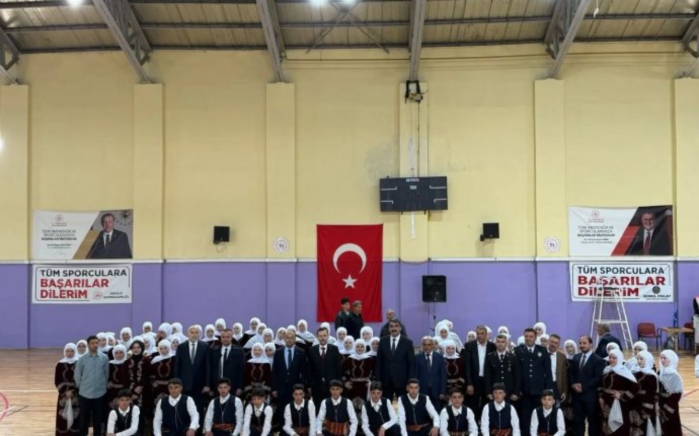 19 Mayıs Atatürk’ü Anma, Gençlik ve Spor Bayramı büyük bir gurur ve coşku içerisinde kutlandı.