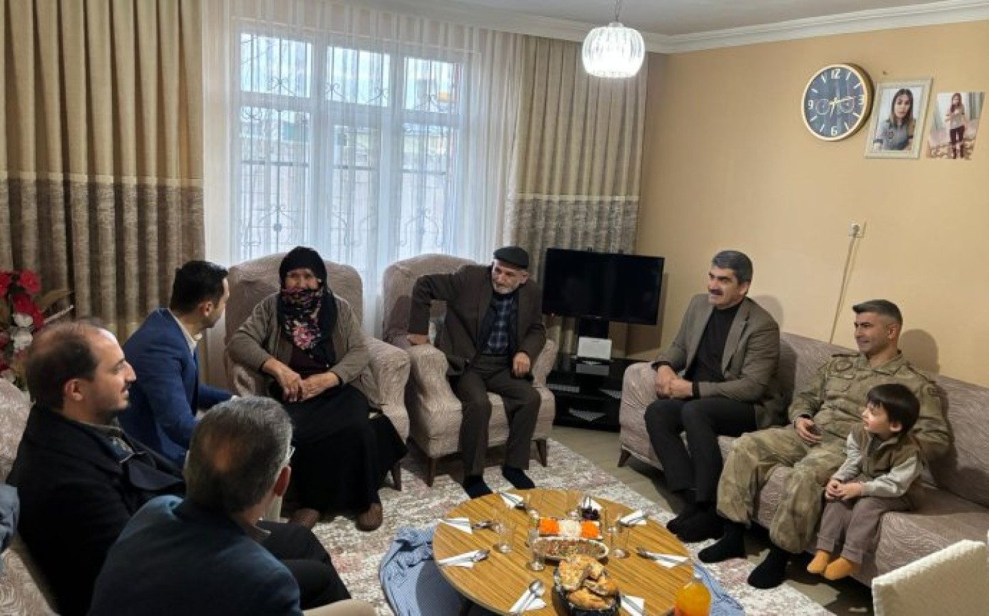8 Mart Dünya Kadınlar Günü münasebetiyle Şehidimiz Kadir KAYVENİ\'nin kıymetli anneleri Ayşe ATU\' nun evinde iftar programına katıldık.