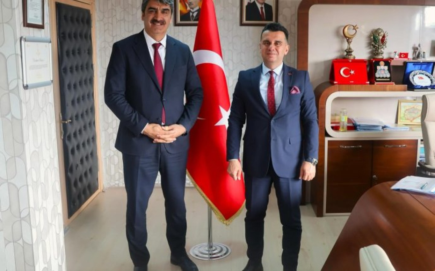 Aile Sosyal Hizmetler İl Müdürümüz sayın Hasan AYKUT beyi makamında Ziyaret Ederek Hasbihal ettik..