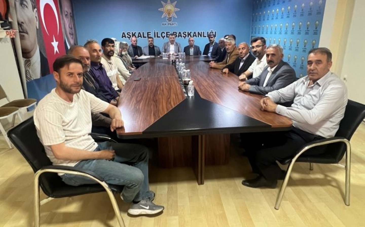 Ak Parti İl Koordinatörümüz ve Gümüşhane Milletvekilimiz sayın Celalettin Köse Ak Parti İl Yerel Yönetimler Başkanı sayın Halil Ergün Büyükşehir Belediye Başkan Vekili sayın Serhat Akyüz ile birlikte Ak Parti İlçe Başkanlığımızı Ziyaret Etti.