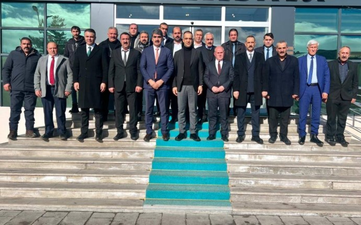 Ak Parti İlçe Başkanı Sn. Abdulkerim POLAT ve Meclis Üyelerimizle birlikte Milliyetçi Hareket Partisi Erzurum İl Başkanı Sn. Adem YURDAGÜL ve yönetimi, Milliyetçi Hareket Partisi İlçe Başkanı Sn Toksöz KARTAL ve yönetimini Belediyemizde ağırladık.