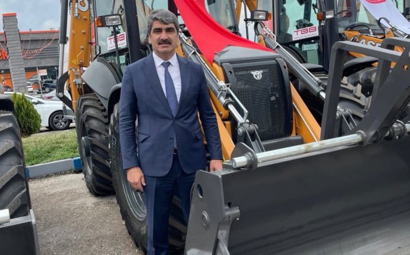 Ankara’da düzenlenen Törende TBB Tarafından İlçemizdeki hizmetlerde kullanılmak üzere,Kazıcı ve yükleyici iş makinasını araç parkımıza dahil ettik. ilçemize hayırlı uğurlu olsun.