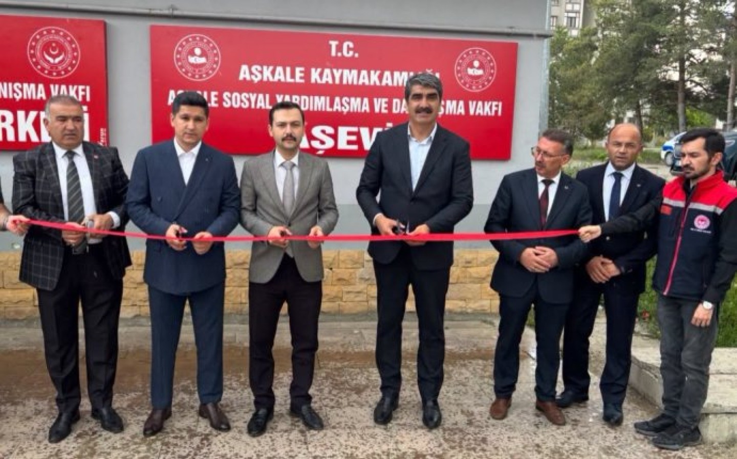 Aşevi’nin açılış programına İlçe Kaymakamımız Sayın Emre Oğuztürk ilçe Cumhuriyet Başsavcı V. Sayın İsmail İslam Alpaslan ilçe protokolü ile birlikte katıldık.
