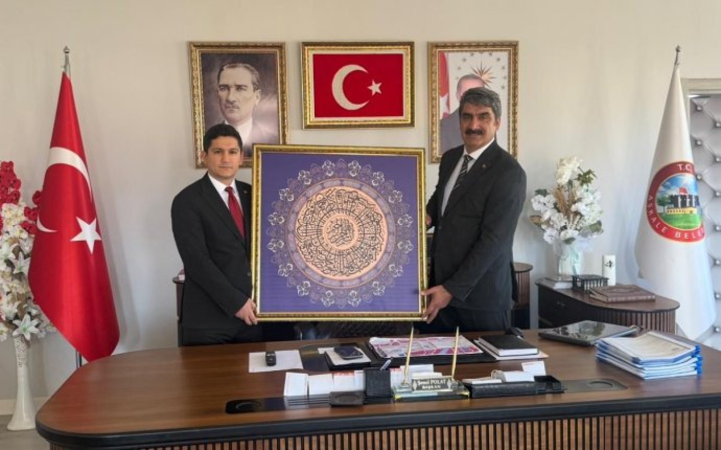 Aşkale Cumhuriyet Savcısı Sn. İsmail İslam ALPARSLAN Belediye Başkanımız Sn. Şenol POLAT\' a ziyarette bulundu. Nazik ziyaretlerinden dolayı Sn. Savcımıza teşekkür ederiz.