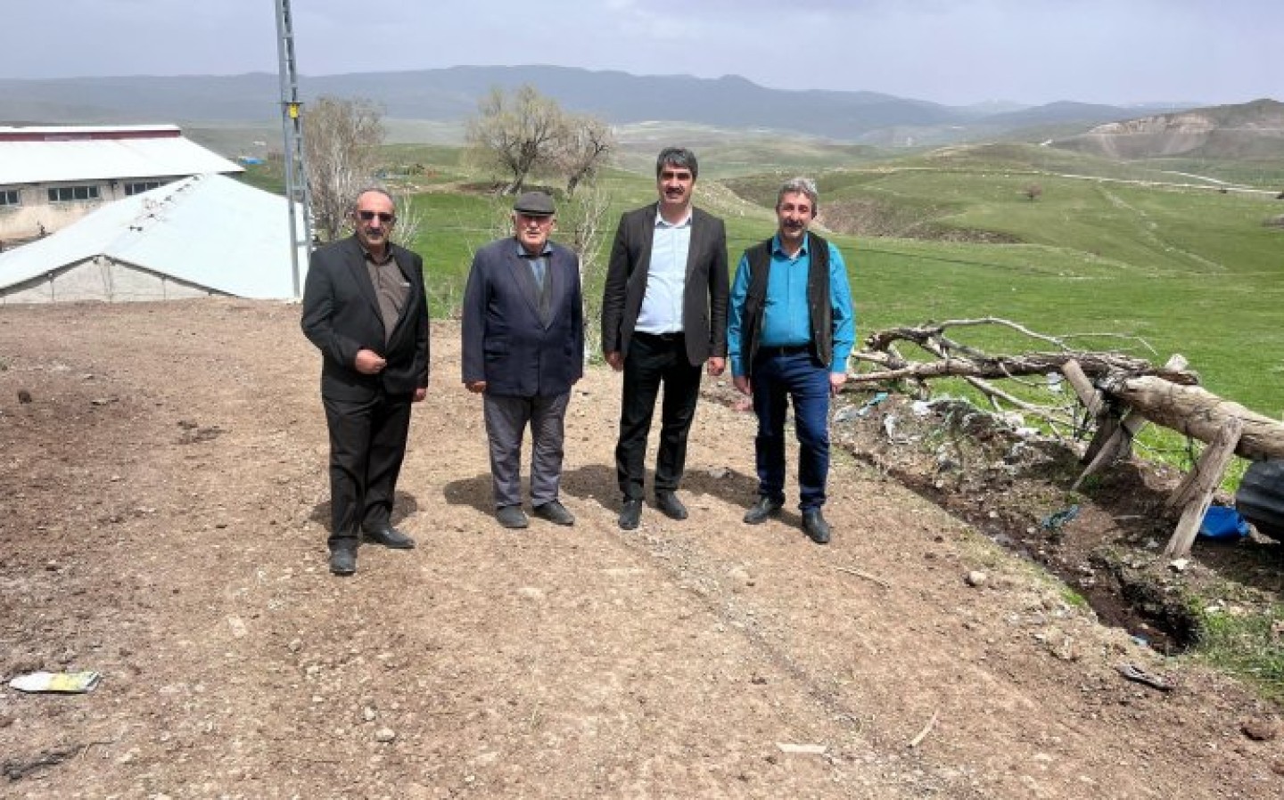 Belediye Başkanımız sayın Şenol Polat Meclis Üyemiz Cavit Kaplan ile birlikte Tozluca Mahallemize ziyarette bulundu.