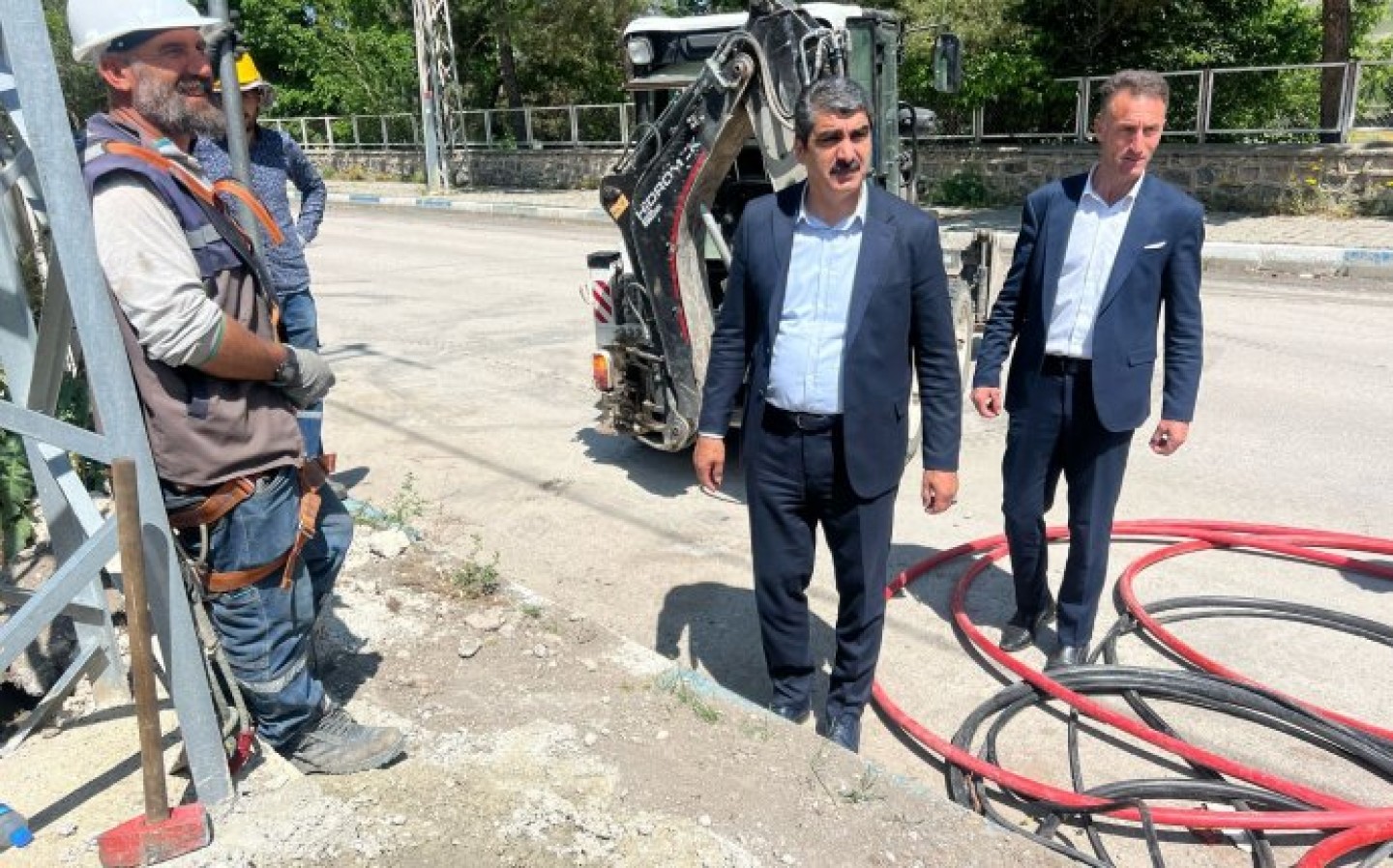 Belediye Başkanımız Şenol Polat öncülüğünde ekiplerimizle birlikte Kandilli Mahallemizde sahaya indik. Mahallemizin ihtiyaçlarını yerinde gözlemleyip, yapılacak çalışmalar için gerekli planlamalarımızı tamamladık.