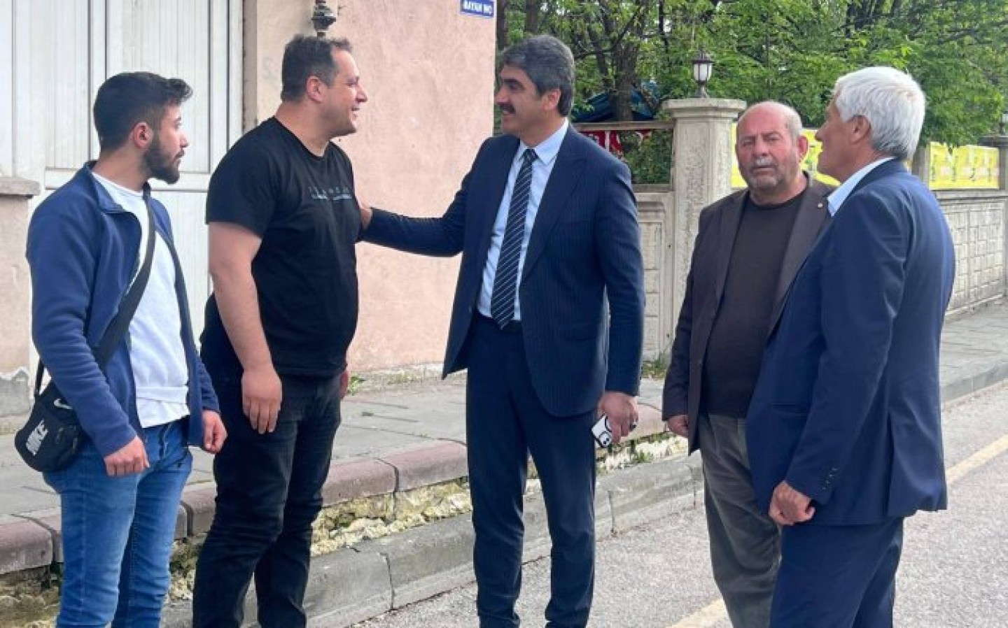 Belediye Başkanımız Sn. Şenol POLAT, Belediye Meclis Üyemiz Sn. Mustafa ATEŞ ile birlikte saha gezisi yaparak hemşehrilerimizle hasbihalde bulundu.
