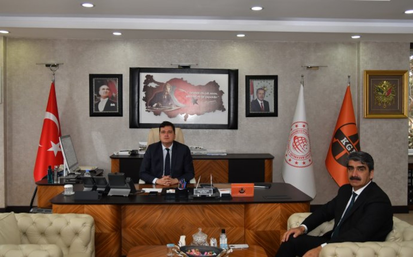 Belediye Başkanımız Sn. Şenol POLAT Karayolları 12. Bölge Müdürü Sayın Fatih GÜNAYDIN’ı makamında ziyaret etti.
