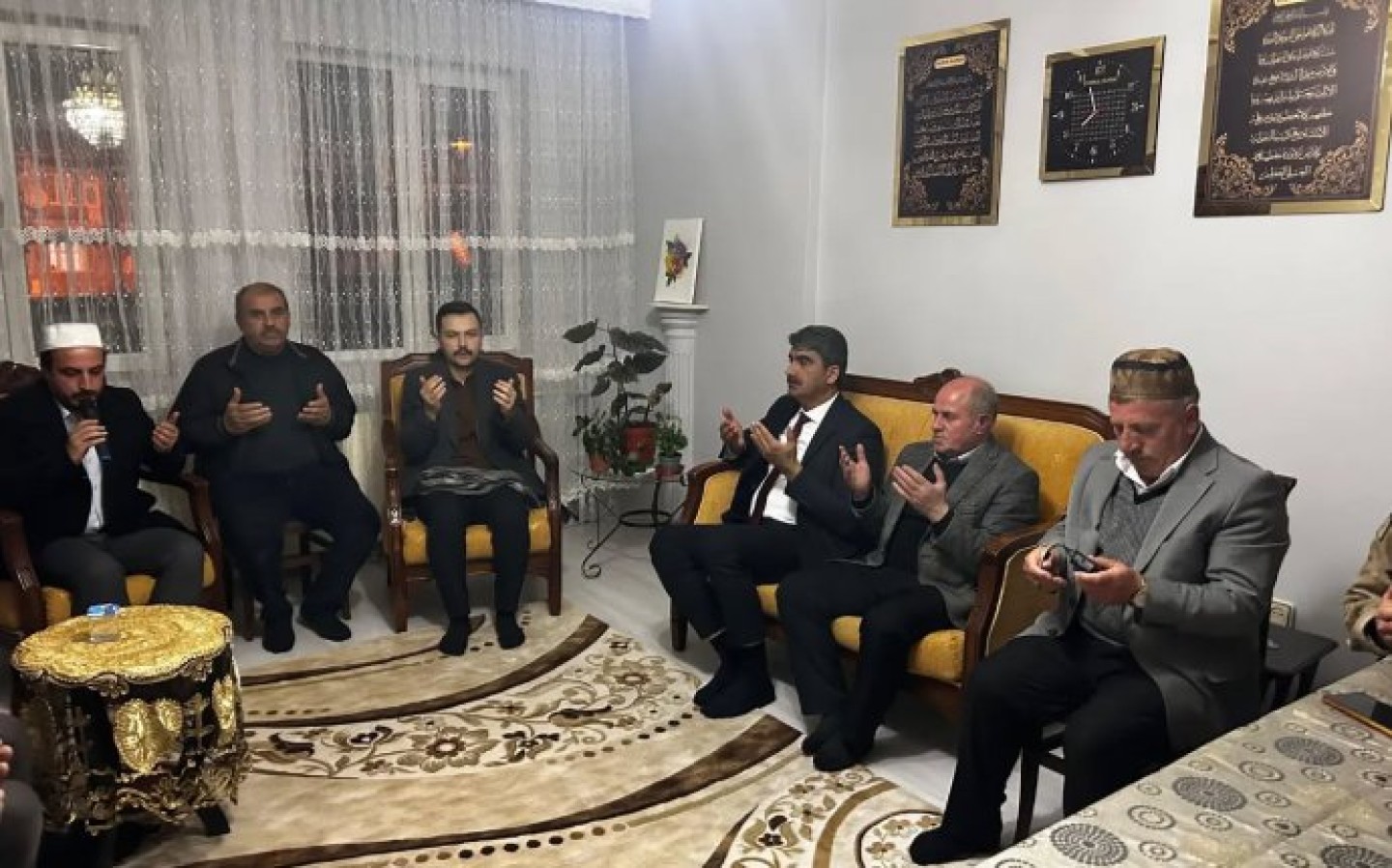 Belediye Başkanımız Sn.Şenol POLAT, İlçe Kaymakamımız Sn. Emre OĞUZTÜRK ve İlçe protokolü ile birlikte Şehidimiz Semih GÜVEN anısına gerçekleştirilen Mevlidi Şerif Programına katıldı.