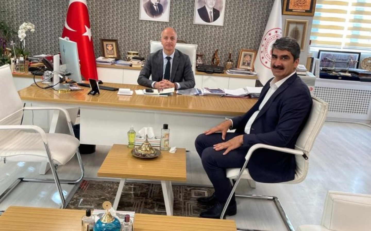 Belediye Başkanımız Sn.Şenol POLAT, Milli Eğitim Bakanlığı, İnşaat ve Emlak Genel Müdürü Sn. Özcan DUMAN’ı ziyaret etti. İlçemizdeki çalışmalara yönelik talep ve ihtiyaçları üzerine verimli bir görüşme gerçekleştirdik. Misafirperverlikleri nedeniyle kend