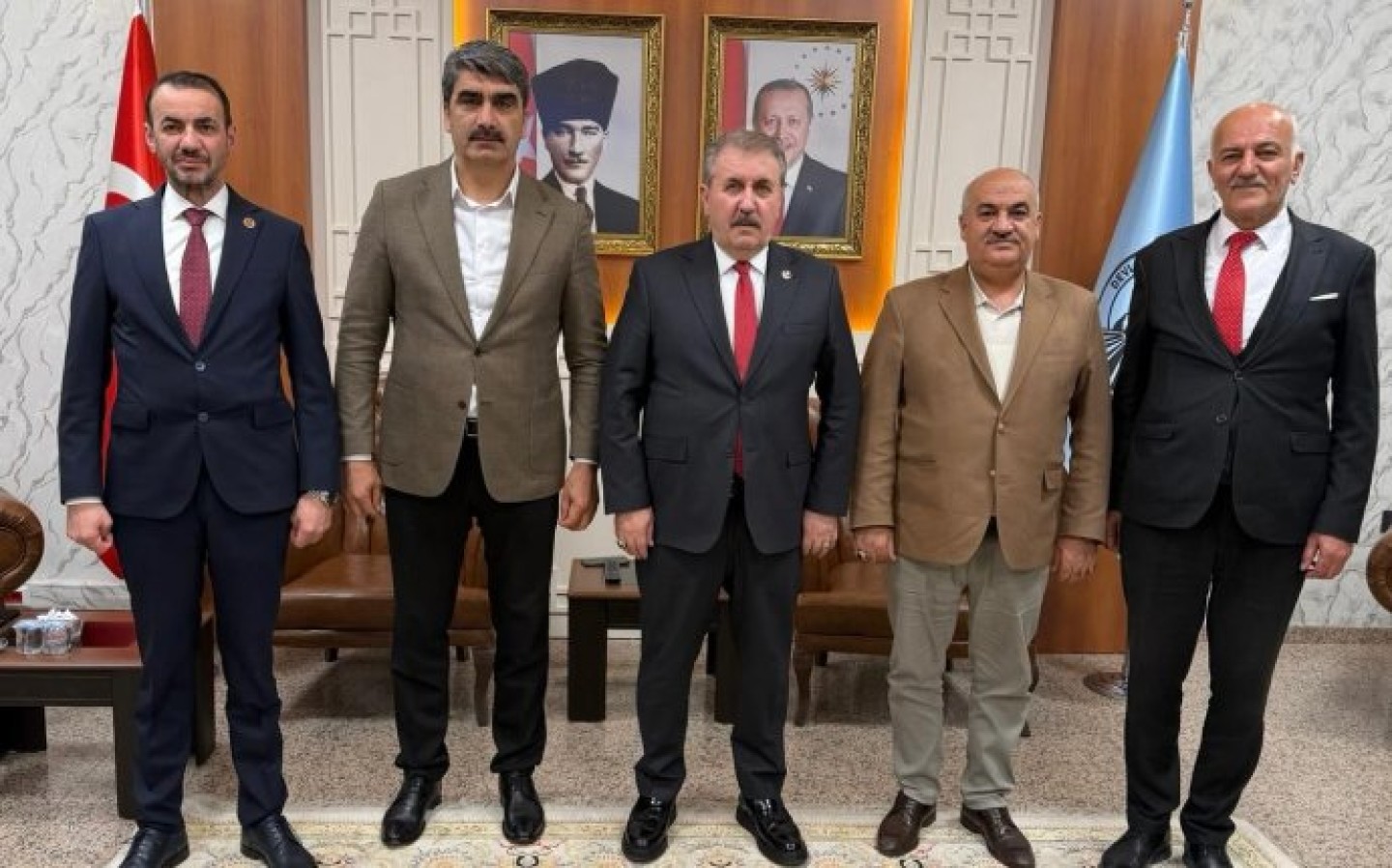 Bir dizi temas ve incelemelerde bulunmak üzere şehrimizde bulunan BBP Genel Başkanı Sayın Mustafa Destici ile havaalanında bir araya gelerek hoş bir sohbet gerçekleştirdik.