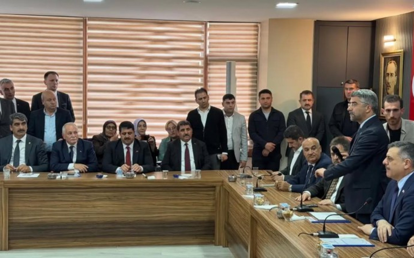 Bir dizi temas ve incelemelerde bulunmak üzere şehrimize gelen İçişleri Bakanımız Sn. Mustafa Çiftçi Bey ile Ak Parti Erzurum İl Başkanlığımızda toplantı gerçekleştirdik.