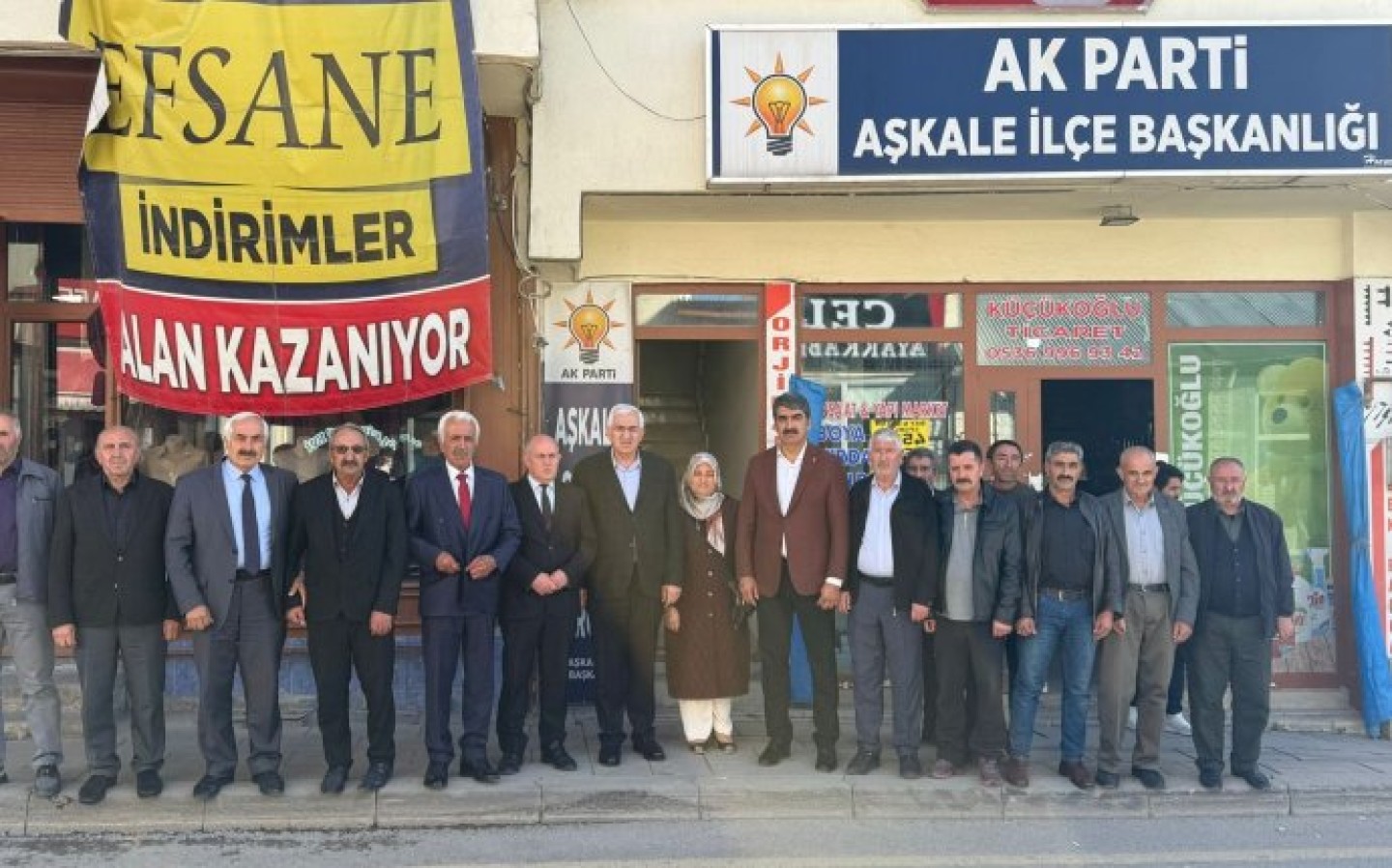 Bir Dizi Ziyaretler İçin İlçemize Gelen Erzurum milletvekilimiz sayın Mehmet Emin Öz Ak Parti Erzurum il Başkan Yardımcısı sayın Ömer Faruk Ülker’i İlçe Başkanımız sayın Abdülkerim Polat ve Teşkilatımız ile ilçe Binamızda Karşıladık.