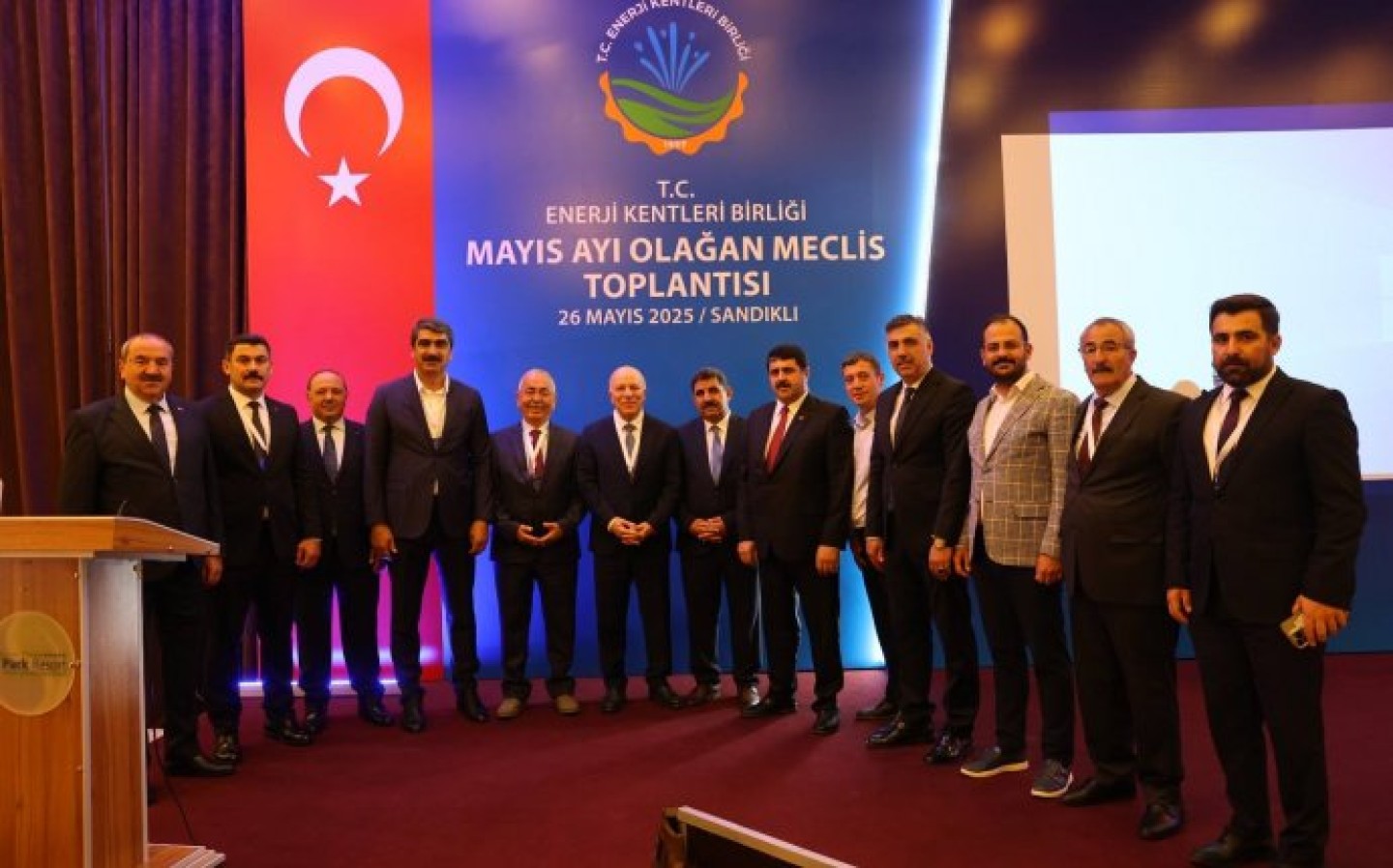 Büyükşehir Belediye Başkanımız Sn.Mehmet Sekmen\'in Yönetim Kurulu Başkanı olduğu T.C. Enerji Kentleri Birliği (EKB)\' nin Mayıs Ayı Olağan Meclis Toplantısına Belediye Meclis Üyemiz Sn. Muhammet Takım ile birlikte katılım sağladık.