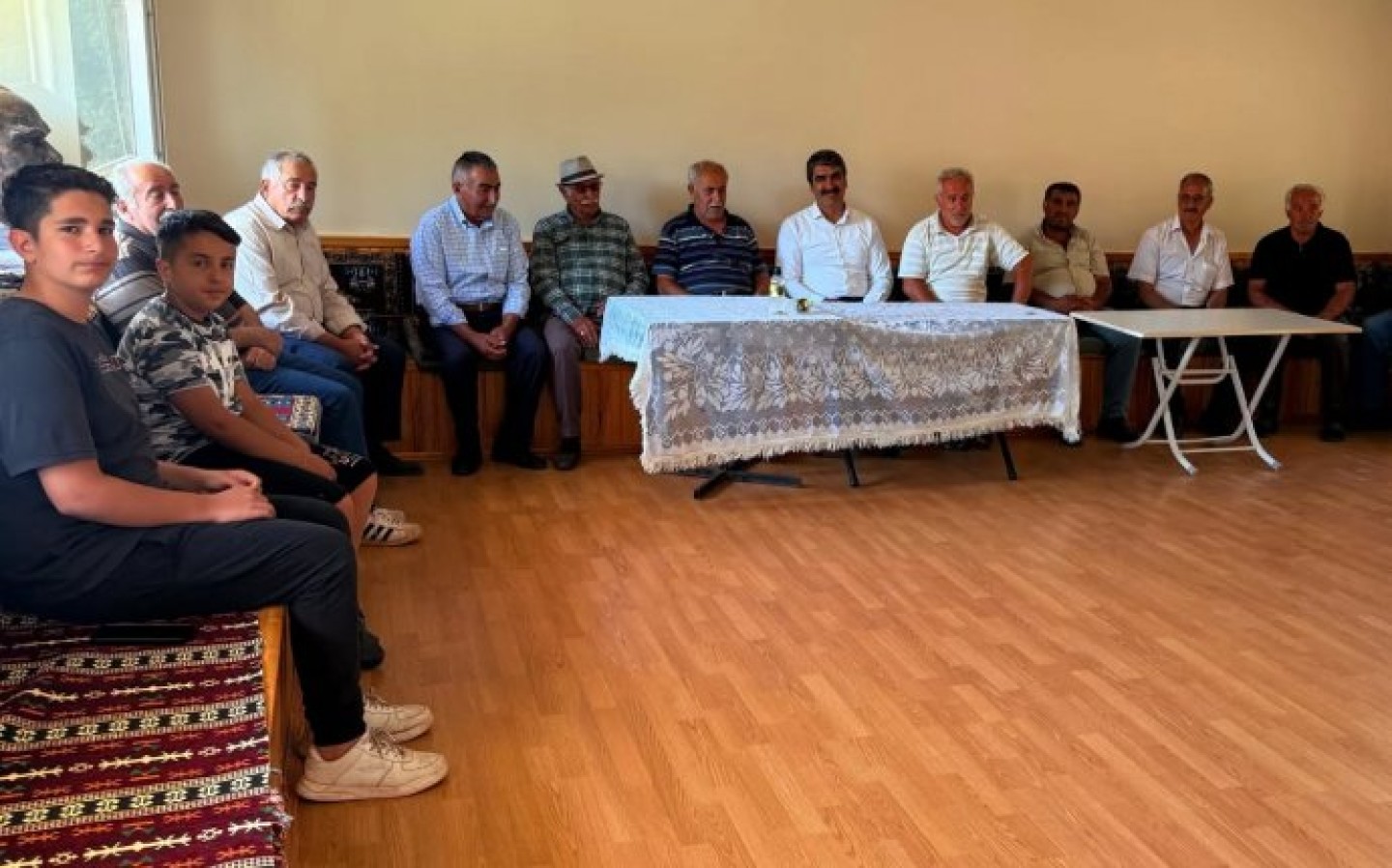 Çatalbayır mahallemizde yapılacak olan hizmetlerimiz hakkında istişarede bulunduk.. Muhtarımız ve Mahalle halkımıza alakalarından dolayı teşekkür ederim..