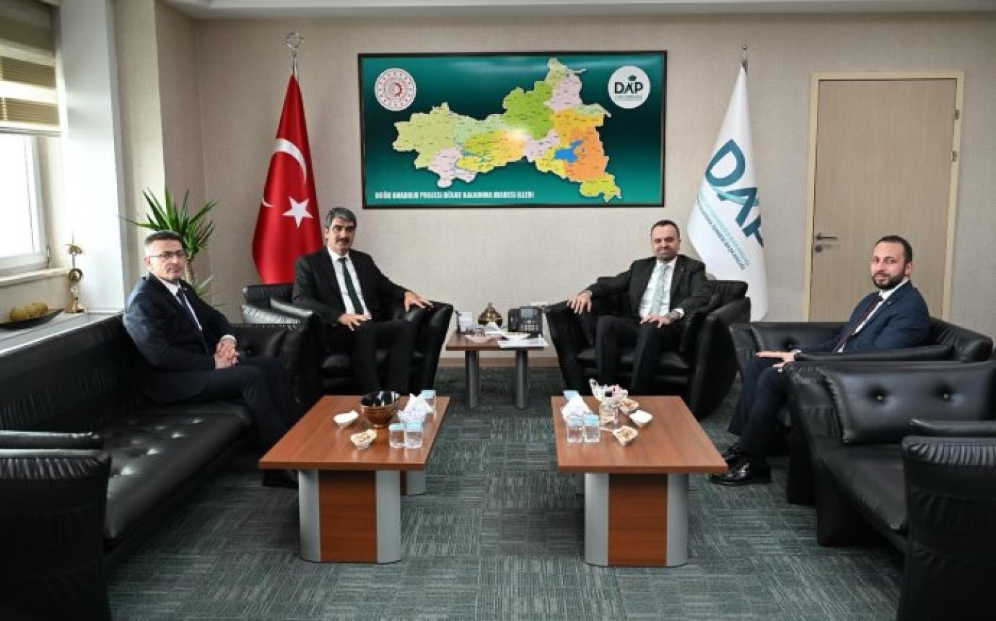 DAP Bölge Başkanımız Sayın Halil İbrahim Güray’ı makamında ziyaret ettik.