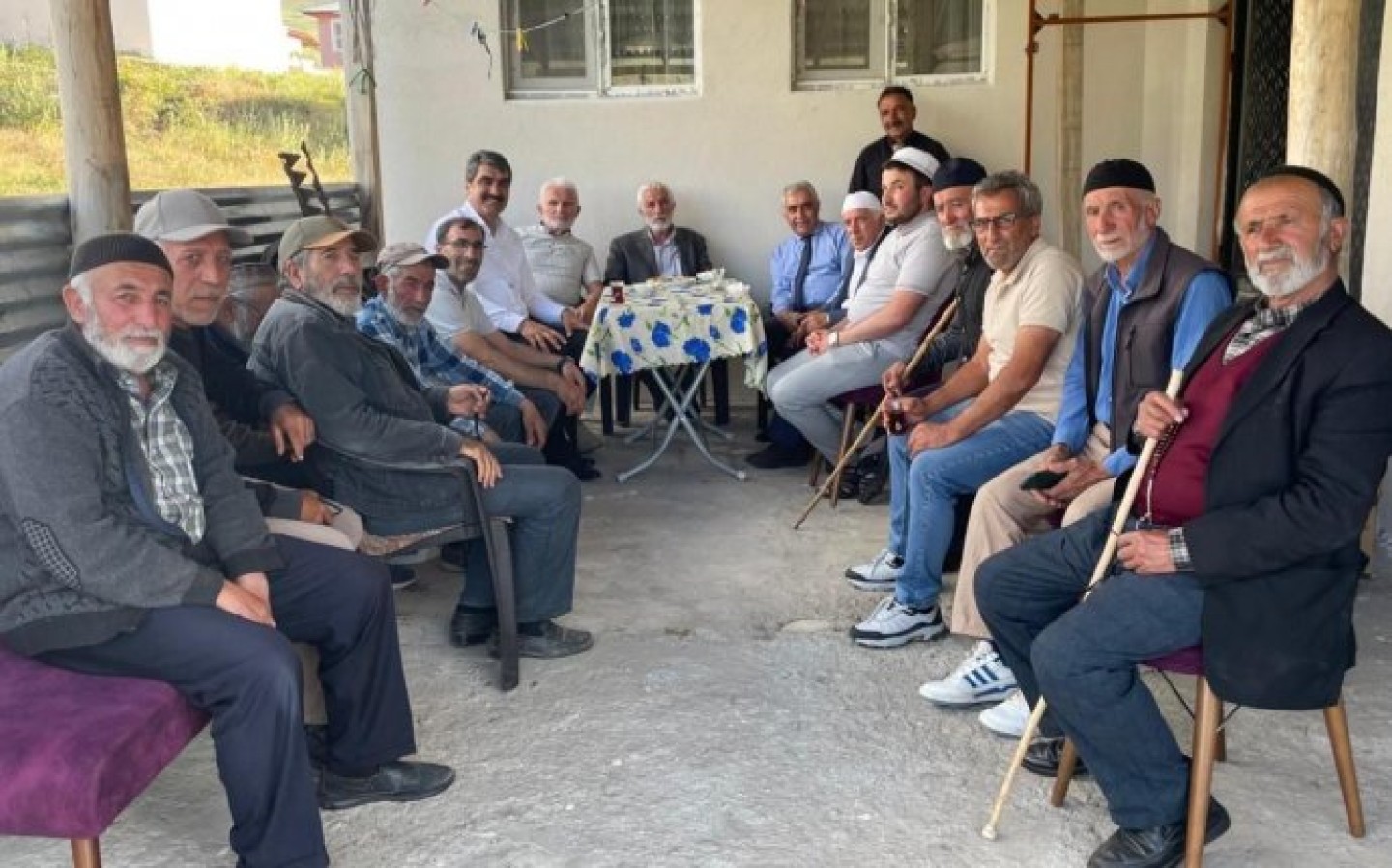 Erzurum Büyükşehir Belediye Genel Sekreteri sayın Zafer Aynalı Kanaat Önderleri Dernek Başkanı İbrahim Özmen İle birlikte ilçemiz Ovacık mahallemize ziyarette bulunduk.
