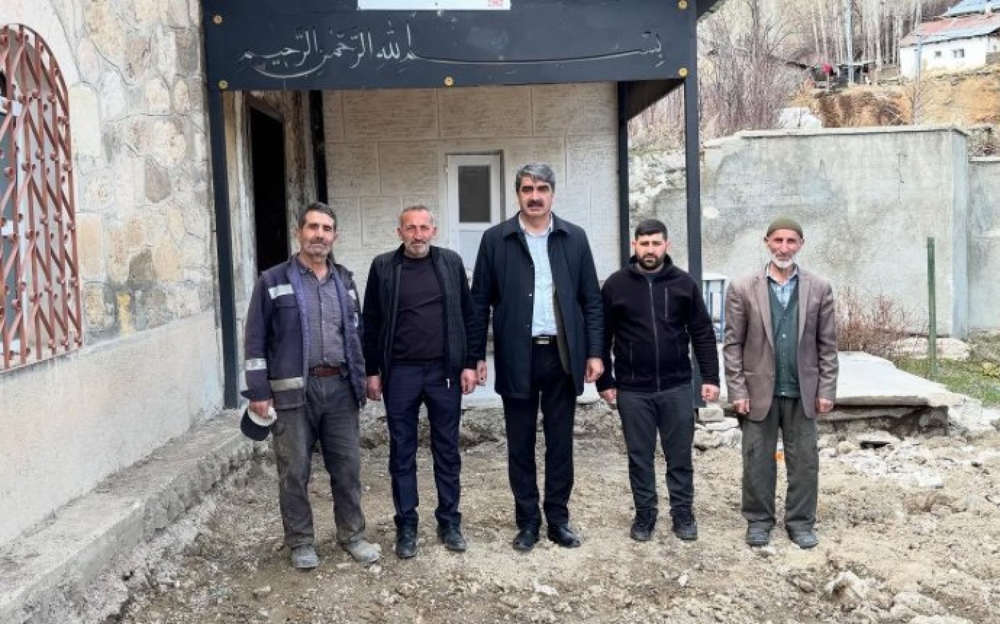 Haftasonunu Taşağıl Mahallemizi ziyaret ederek gerçekleştireceğimiz hizmetler üzerine muhtarımızla vatandaşlarımızla bir araya gelerek istişarelerde bulunduk.