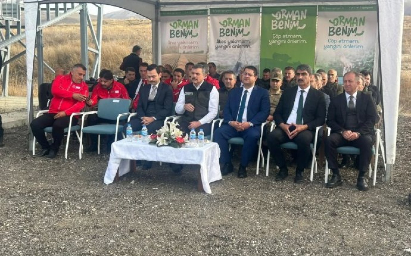 Hastaya Kan, Ormana Can iş birliği protokolü çerçevesinde, Orman Bölge Müdürlüğü ile Erzurum Gençlik ve Spor İl Müdürlüğü tarafından yürütülen ağaçlandırma çalışmaları kapsamında Kandilli Kayak Merkezinde fidan dikim etkinliği düzenlendi.