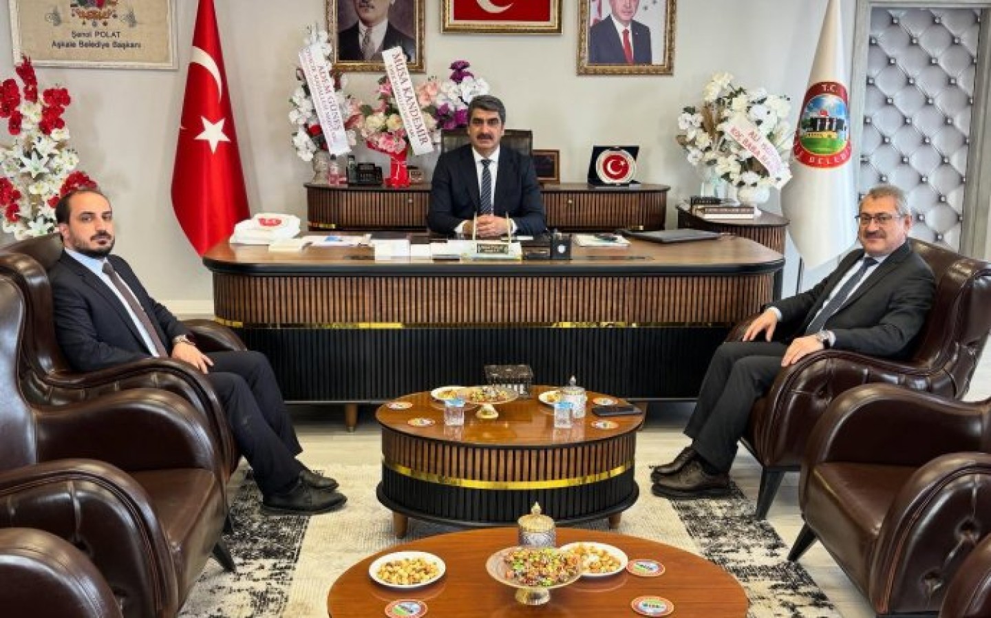İl Müftümüz Sayın Yaşar Çapçı, İlçe Müftümüz Sayın Seyhun Sarp ile Birlikte Belediye Başkanımız Sayın Şenol Polat’ı Makamında Ziyaret Ettiler.. Nazik Ziyaretleri için Teşekkür Ederiz..