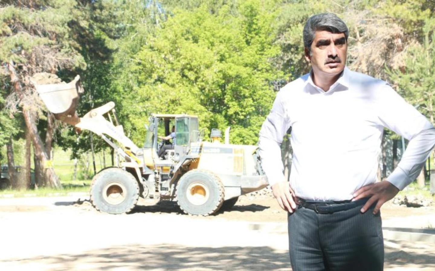İlçe Merkezinde ki Park ve bahçelerimizde bakım, düzenleme ve yenileme çalışmalarımız aralıksız devam ediyor.