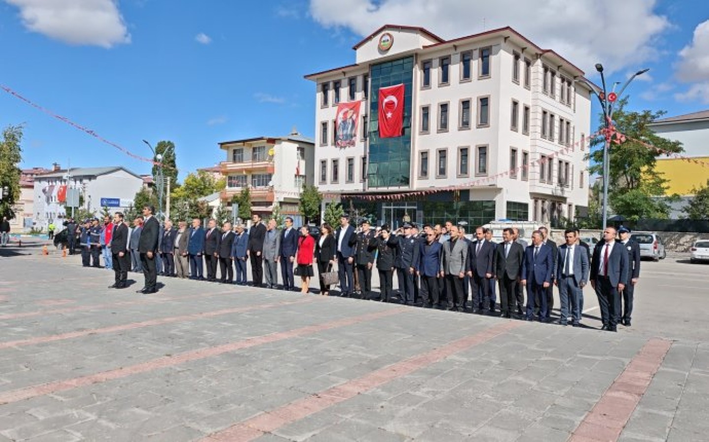 İlçemizde 19 Eylül Gaziler Günü Anma programı gerçekleştirildi .Programa Kaymakamımız Sn Emre OĞUZTÜRK, Belediye Başkanı Sn Şenol POLAT, ilçe protokolü, Şehit Yakınları ve Gazilerimiz katıldı.