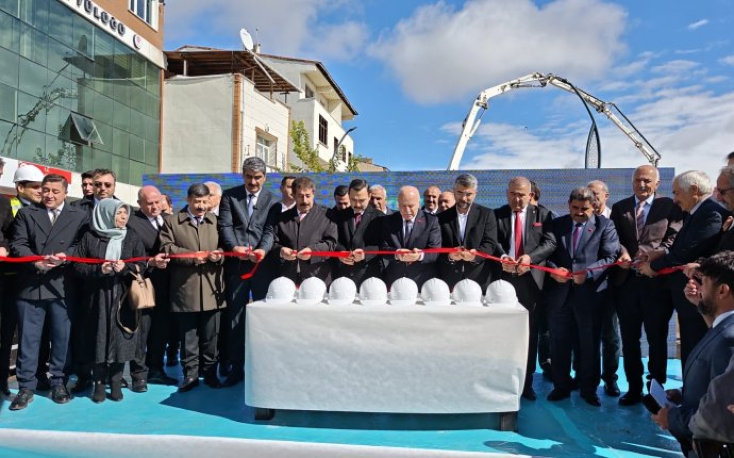 ilçemizde 72 Konutluk Kentsel Dönüşüm Projemiz, Kültür Merkezi ve Konferans Salonumuz, Millet Bahçesi Düğün Salonumuz, İstasyon Parkımız, Yeniköy Grup Yollarımız ve Altyapı Yatırımlarımız ile ilçemizin çehresini değiştirecek Toplu Açılış ve Temel Atma Tör