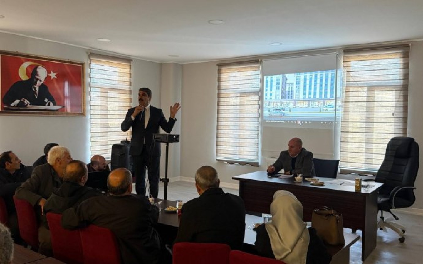 İlçemize Yapılacak Küçük Sanayi Sitesi Tanıtım ve Bilgilendirme Toplantısını Sanayi Esnafımızın ve Sivil Toplum Kuruluş Başkanlarımızla ve Siyasi Parti Temsilcileri ile Birlikte Yaptık.