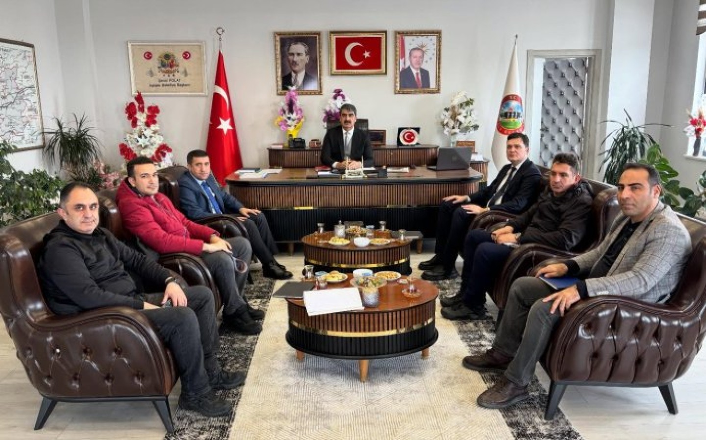 Karayolları Müdürü Sayın Fatih Günaydın ve Bölge Müdür Yardımcısı Sayın Gökhan Tanyıldızı ve Ekibini İlçemizde ağırladık.
