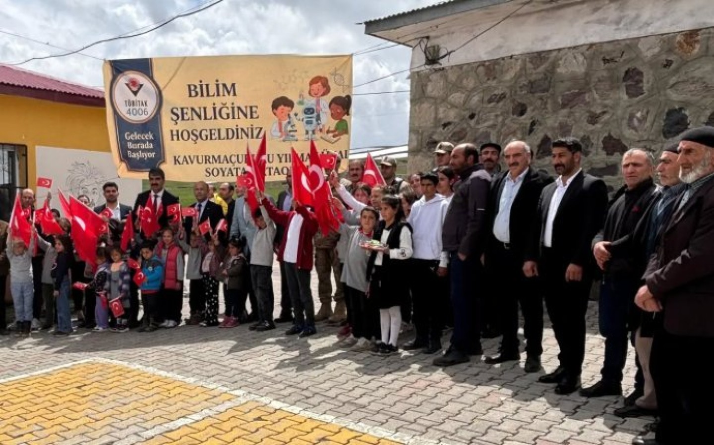 Kavurmaçukuru Yıldız Ünal Soyata Ortaokulu TÜBİTAK 4006 Bilim Fuarı