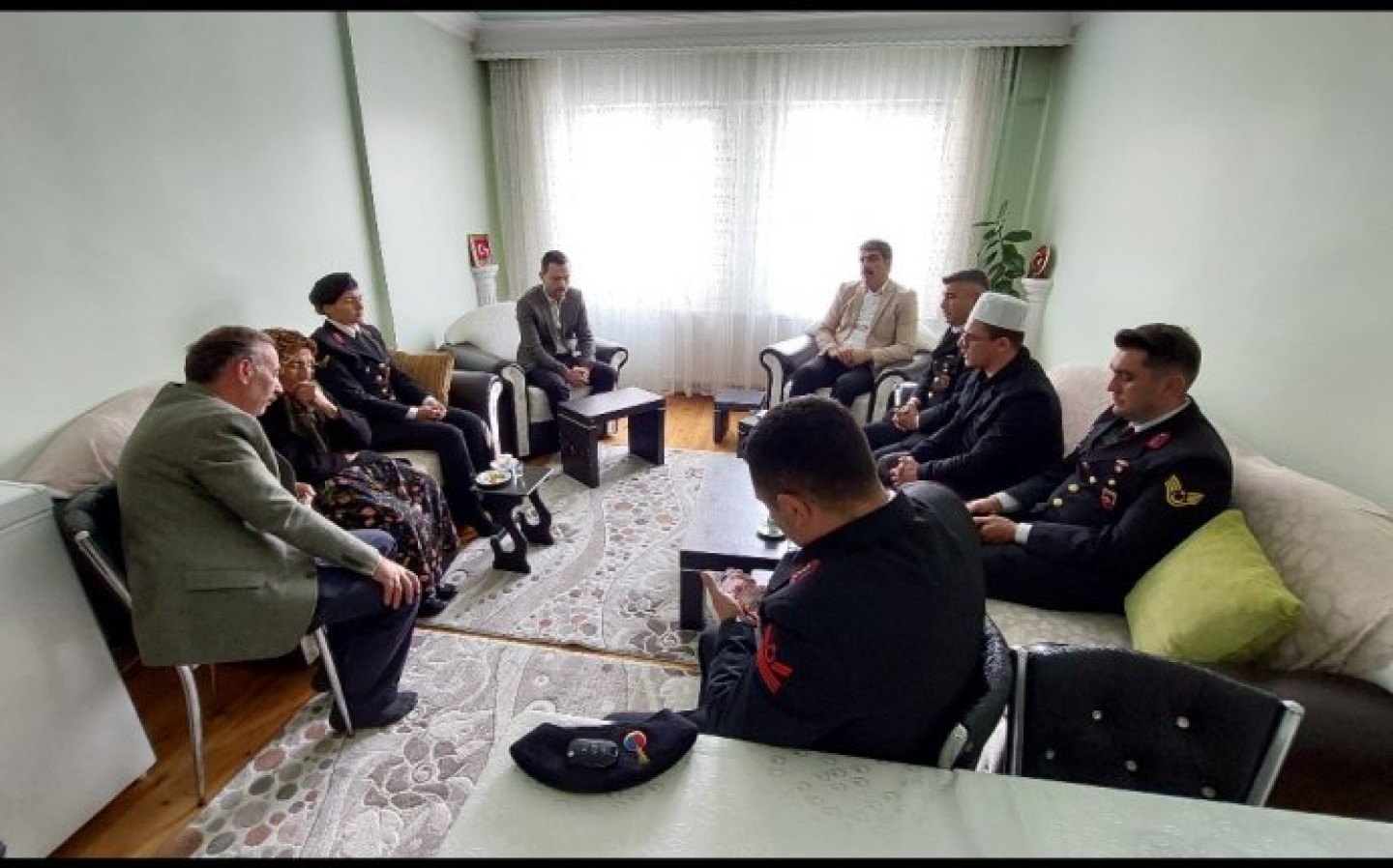 Kaymakamımız Sn Emre OĞUZTÜRK, Belediye Başkanımız Sn Şenol POLAT ve ilçe protokolü ile birlikte Anneler Günü münasebetiyle Aziz Şehitlerimizin kıymetli ailelerini ziyaret ederek anneler gününü kutladılar.