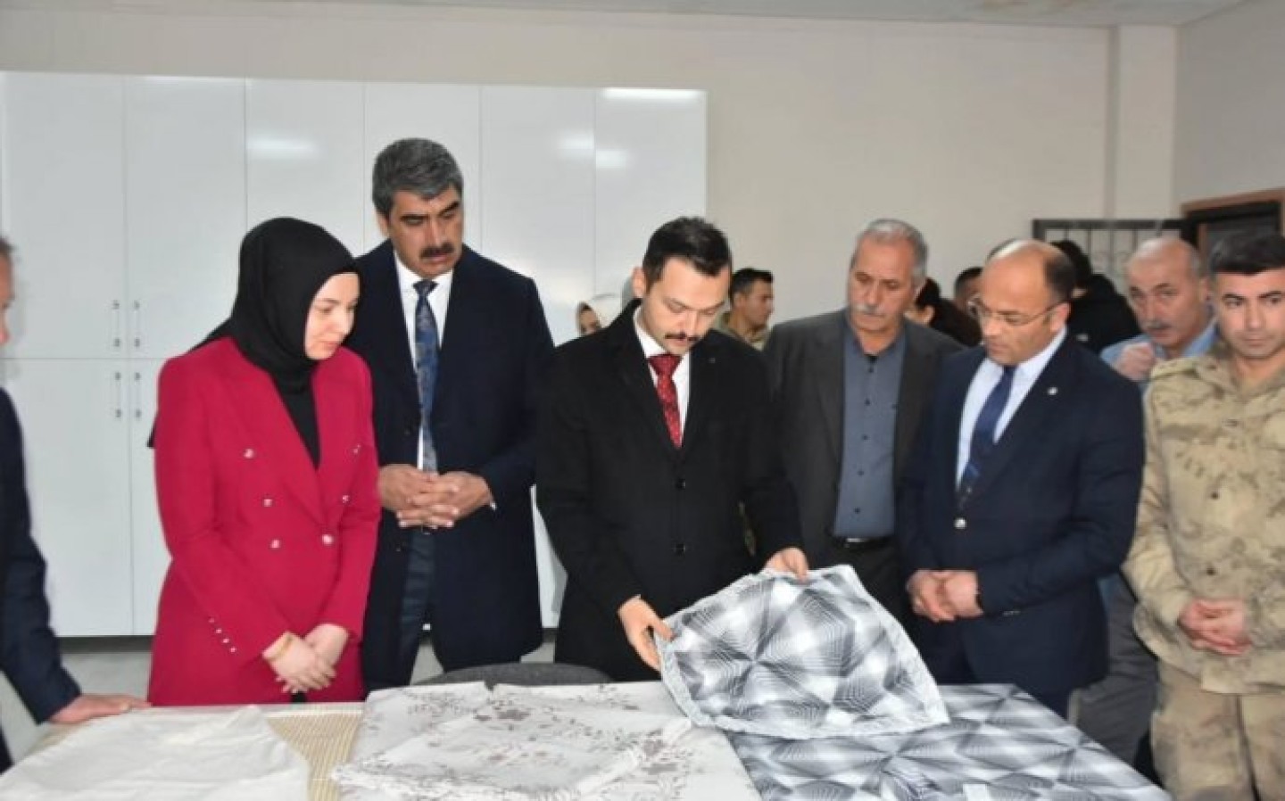 Kaymakamımız Sn. Emre OĞUZTÜRK, Belediye Başkanımız Sn. Şenol POLAT ve İlçe protokolünün katılımıyla DAP Aşkale Kadın İstihdamı Gelişimi Projesi kapsamında İlçemizde kurulan bir Bilişim, 2 Dikiş-Nakış atölyesinin açılışı gerçekleştirildi.