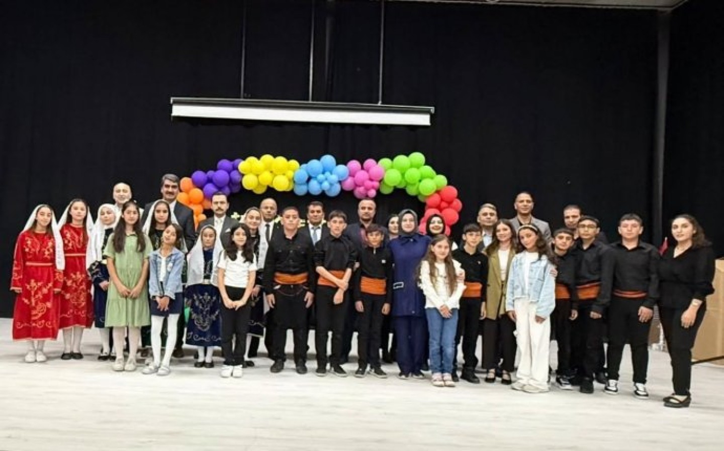 Koçak İlköğretim Okulunun Düzenlemiş Olduğu İlköğretim haftası kutlama programına, İlçe Kaymakamımız Sn. Emre OĞUZTÜRK, Belediye Başkanımız Sn. Şenol POLAT, Milli Eğitim Müdürümüz Sn. Kahraman KARALİ ve Müdürlerimiz ile Birlikte Katılım Sağladı. Emeği G