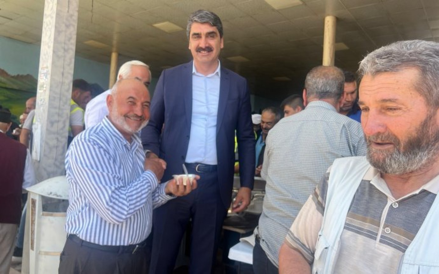 Muharrem ayı nedeniyle, İlçe halkımıza Belediye Başkanımız Sn. Şenol POLAT, Belediye Meclis Üyemiz Sn. Emine ARAS, Belediye Meclis Üyemiz Sn. Mustafa CAN, Belediye Meclis Üyemiz Sn. Cavit KAPLAN katılımlarıyla aşure dağıtımı yapıldı.