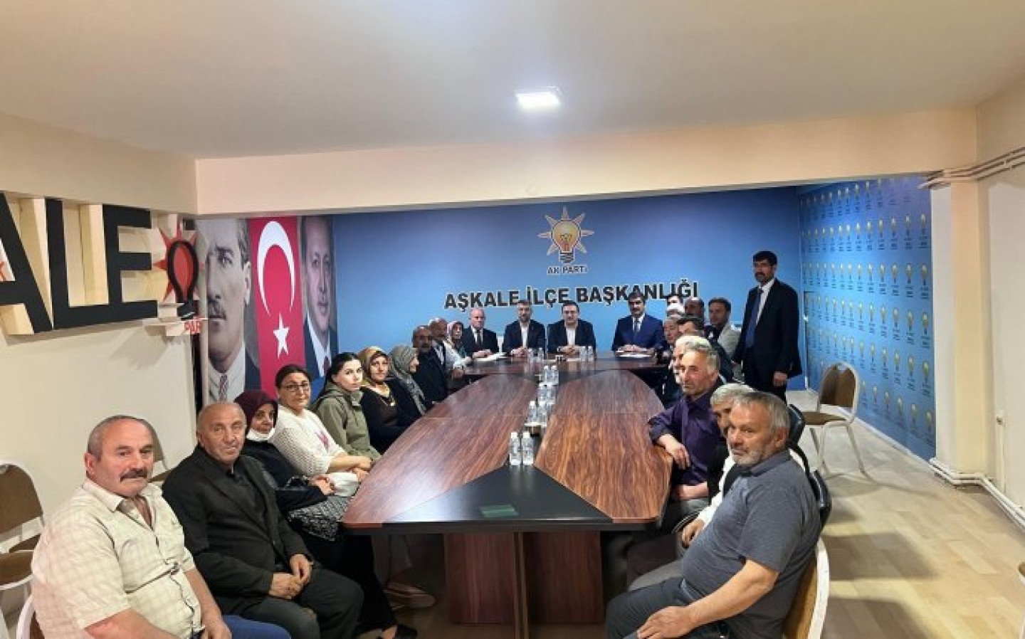 Önceki Dönem İçişleri Bakanımız Erzurum Milletvekilimiz Sn. Selami Altınok, AK Parti İl Başkanımız Sn. İbrahim Küçükoğlu, Meclis Üyelerimiz ve Belediye Başkanımız Sn. Şenol Polat ile birlikte İlçe Başkanımız Sn. Abdulkerim Polat ve teşkila