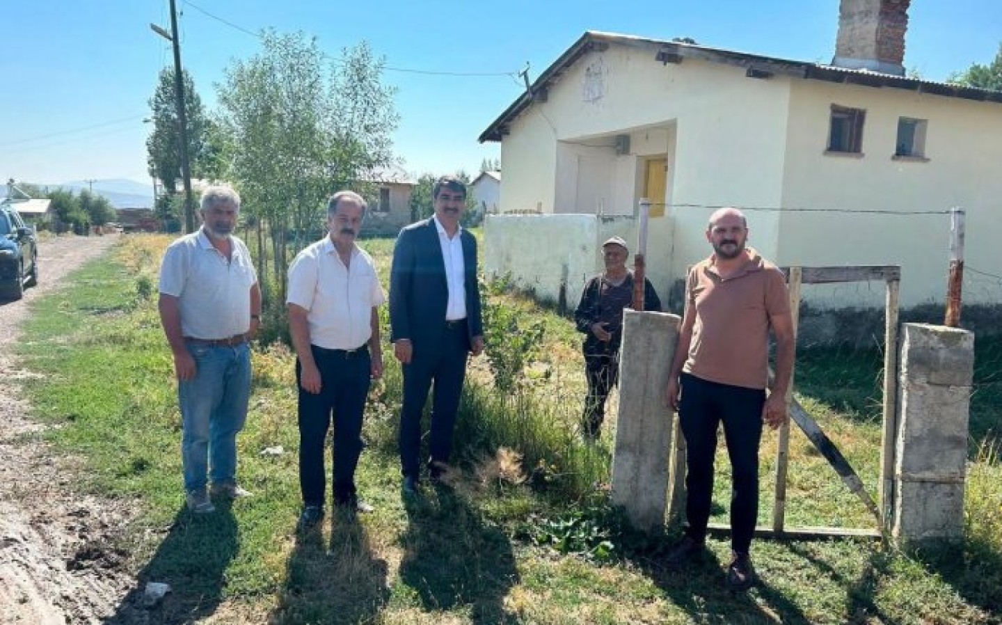 Sarıbaba mahallemizde yapımına başlanan kilit parke taş çalışmasını yerinde inceleyerek vatandaşlarımızla bir araya geldik..