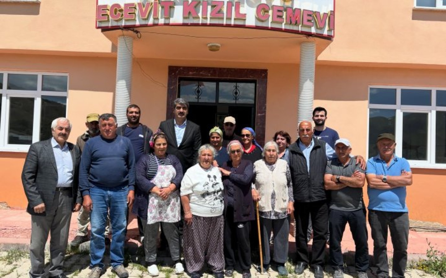 Sazlı Mahallemizde Muharrem Ayı münasebetiyle düzenlenen aşure programına meclis üyemiz sayın Mustafa Can ile katılarak hemşehrilerimizle bir araya geldik.