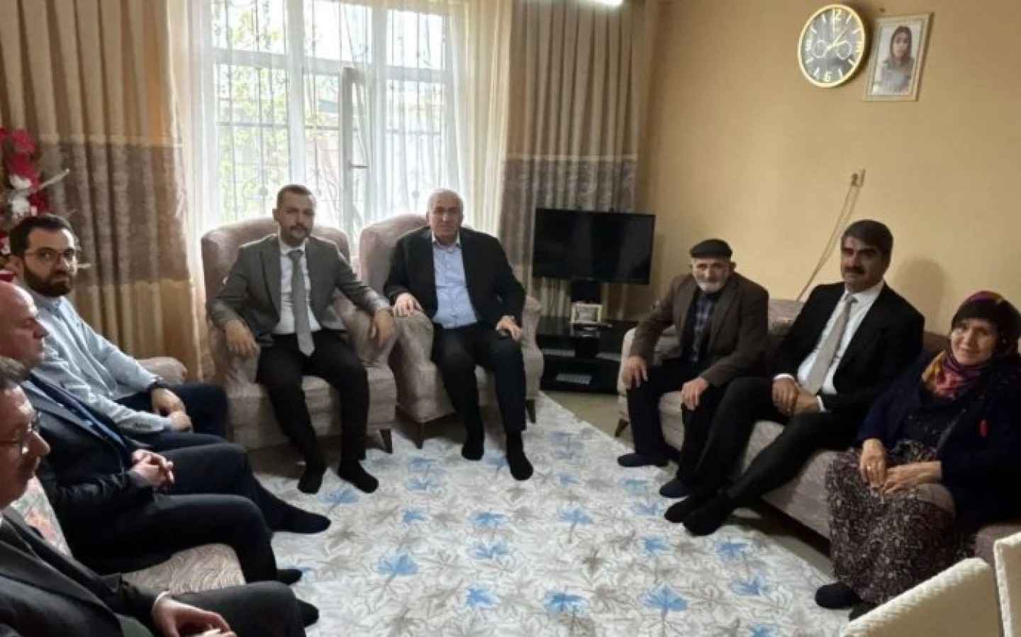 Şırnak Cizre’de şehit olan kahraman jandarma uzman çavuşumuz Kadir Kayveni’nin kıymetli babası Sayın Zeki Kayveni’yi ziyaret ettik.