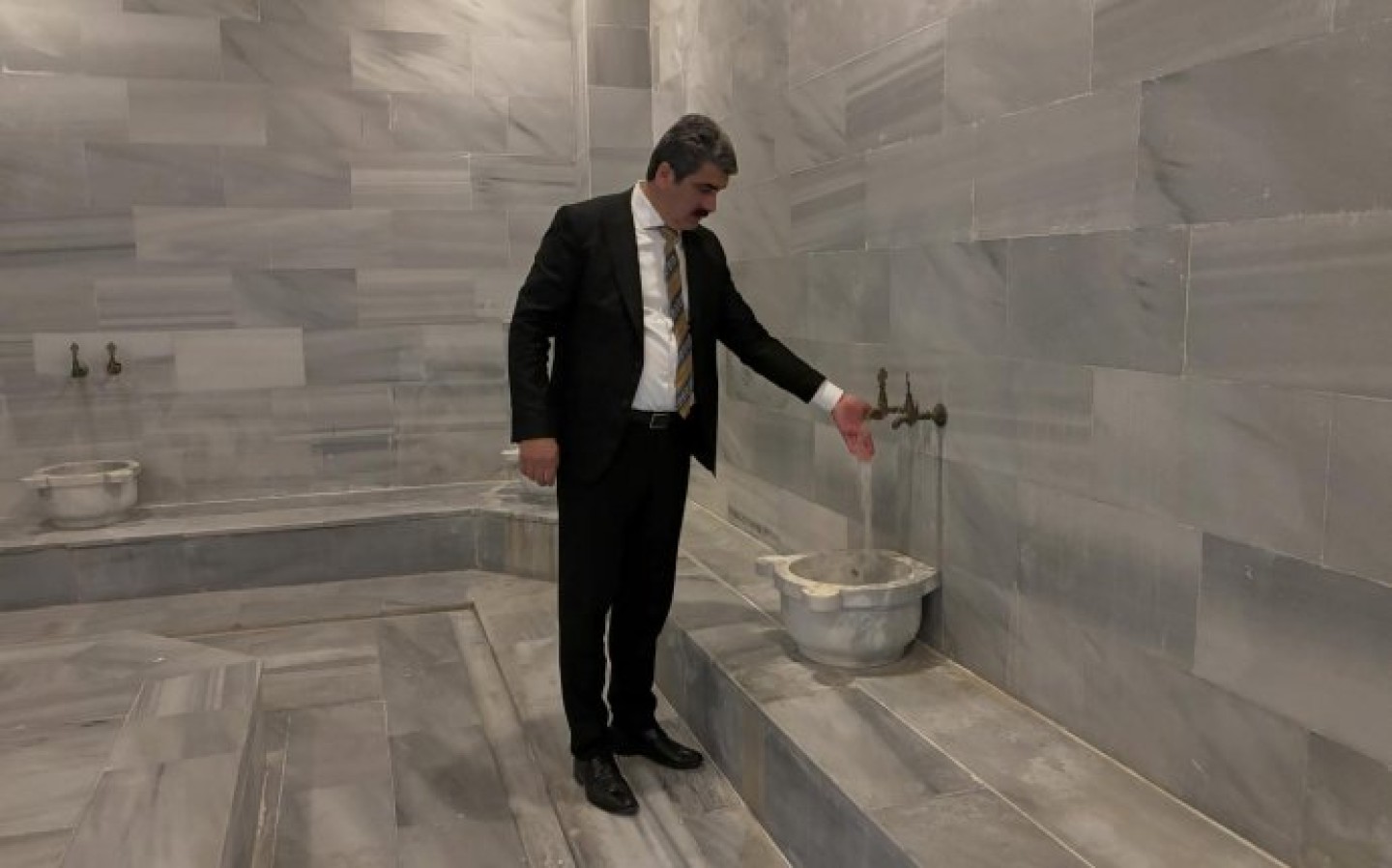 Tadilatı tamamlanan Aşkale Belediyemiz Sağlıklı Yaşam Merkezi’nde bulunan fitnes ,hamam, sauna ve buhar odalarımız yeniden vatandaşlarımızın hizmetine sunulmuştur.