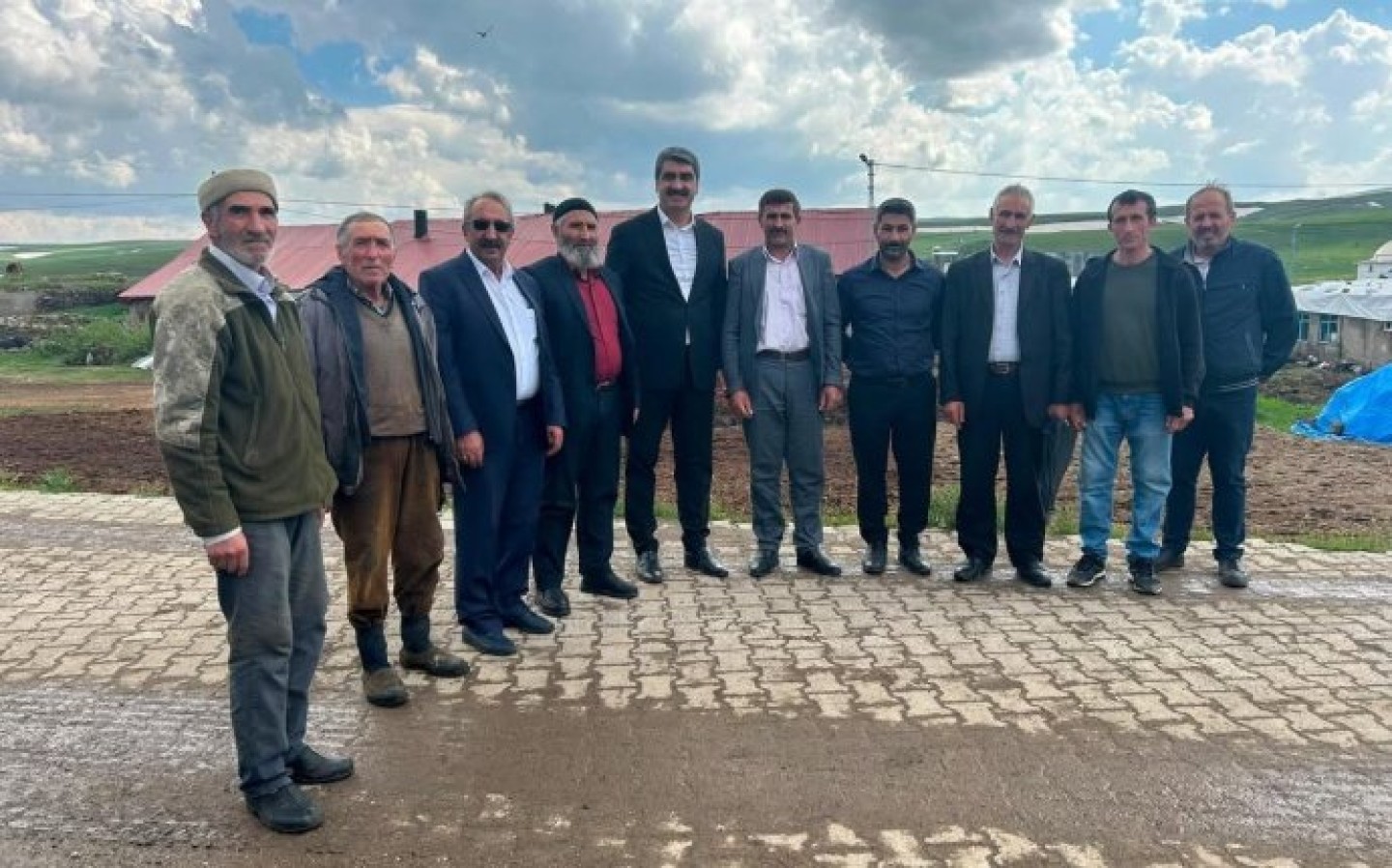 Tepsicik Mahallemizde devam eden ve planlanan hizmetlerimizi yerinde inceleyerek değerlendirmelerde bulunduk.