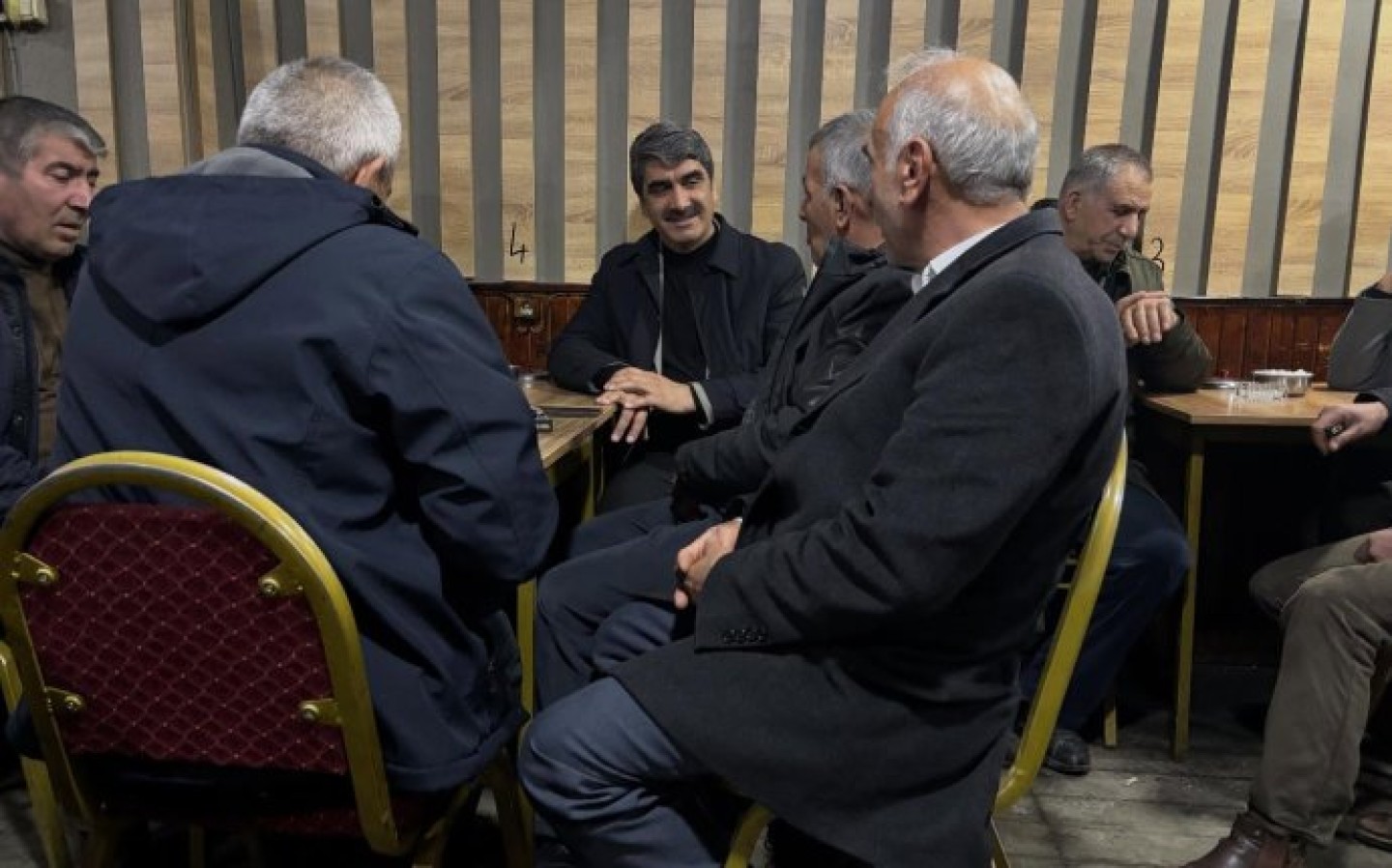 Teravih namazı sonrası meclis üyelerimizle birlikte kahvehanede kıymetli hemşehrilerimizle bir araya geldik.