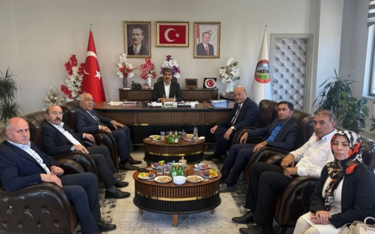 Türkiye Yüzyılı Şehir Buluşmaları kapsamında ilçemiz de Ak Parti Erzincan Milletvekili Sn. Süleyman KARAMAN, Erzincan İl Başkan Yardımcısı Sn. Mustafa GÜRBÜZ, Ak Parti Erzurum İl Yönetim Kurulu Üyesi Sn. Yavuz SARI\' yı ağırlamaktan onur duyduk