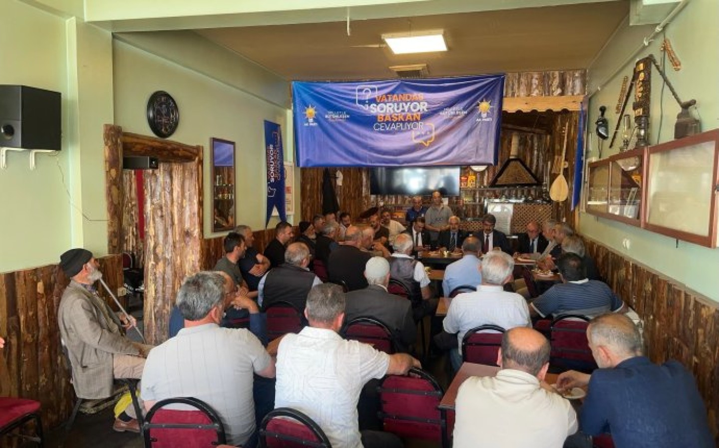 Vatandaş Soruyor Başkan Cevaplıyor programı kapsamında bugün ilçemizde hemşehrilerimizle buluştuk.